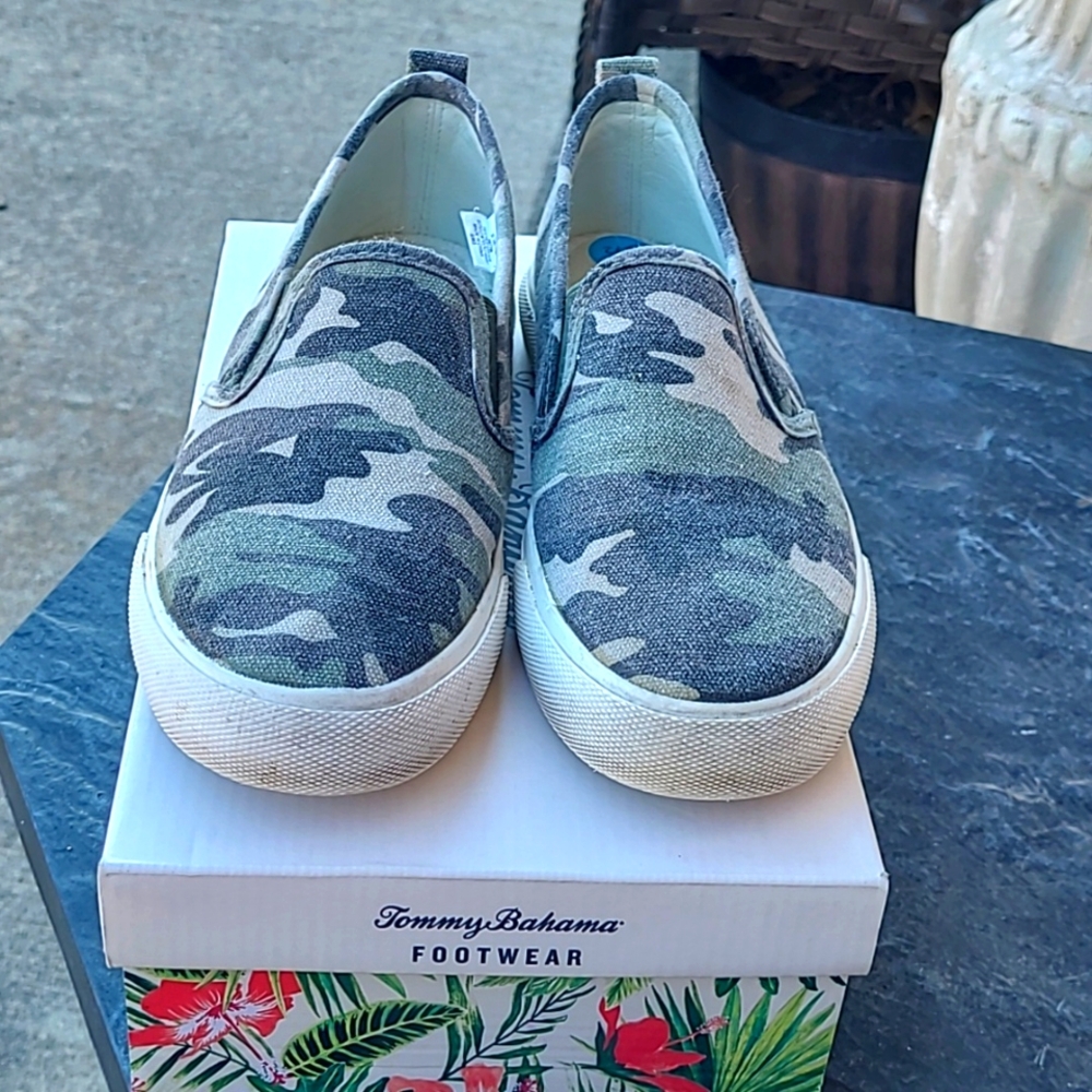 Tommy Bahama Slip On Sneakers